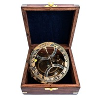 Żeglarskie zegary słoneczne z kompasem i inne przedmioty marynistyczne